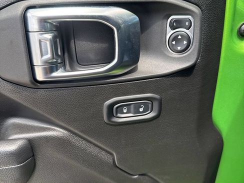 Used 2025 Jeep Wrangler Sport AWD/4WD image 9
