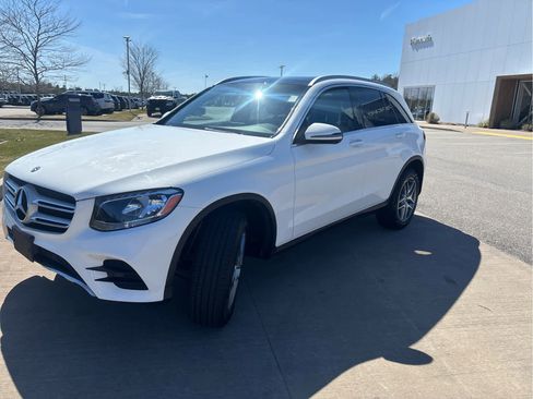 Used 2019 Mercedes-Benz GLC 300 4MATIC image 3