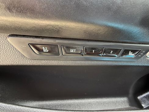 Used 2022 BMW 740i w/ Premium Package image 24