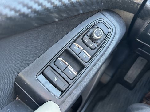 Used 2023 Subaru Ascent Premium w/ Convenience Package image 3