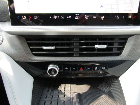 Used 2025 Ford Explorer Platinum w/ Ultimate Package image 27
