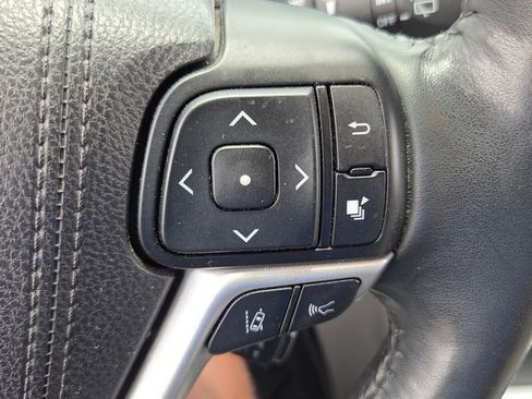 Used 2018 Toyota Highlander Limited Platinum FWD image 22