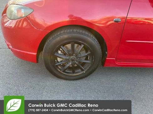 Used 2005 MAZDA MAZDA3 s w/ Moonroof & 6-CD Pkg image 28