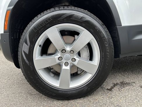 New 2025 Land Rover Defender 130 S image 28