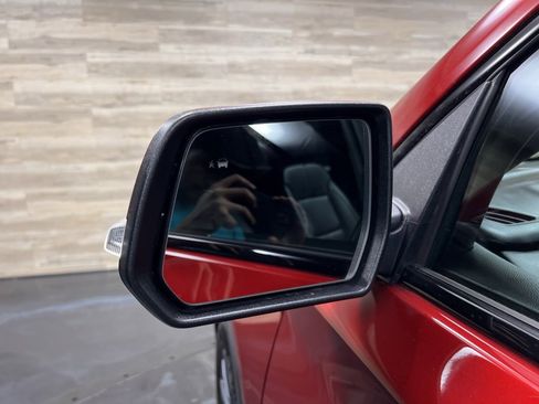 Used 2023 Chevrolet Traverse RS image 30