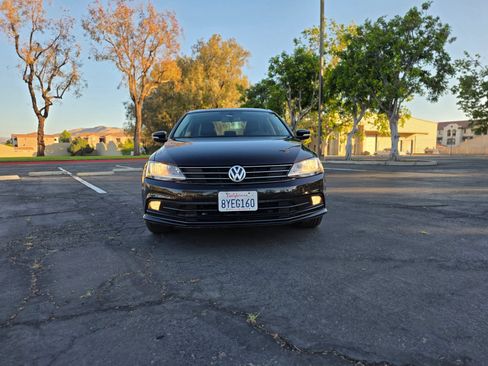 Used 2017 Volkswagen Jetta SEL FWD image 2
