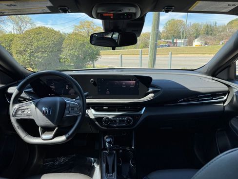 Used 2025 Buick Envista Sport Touring image 29