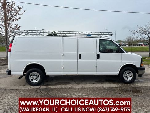 Used 2017 Chevrolet Express 2500 Extended RWD image 6
