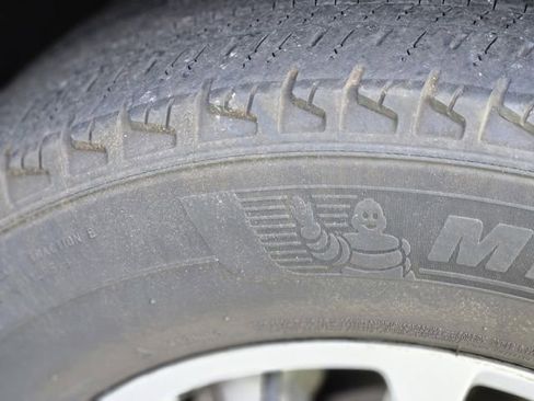 Used 2024 Chevrolet Tahoe LT RWD image 12