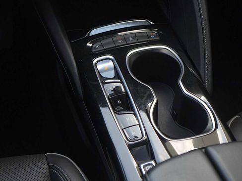 Used 2022 Buick Envision Essence w/ Safety Package FWD image 21