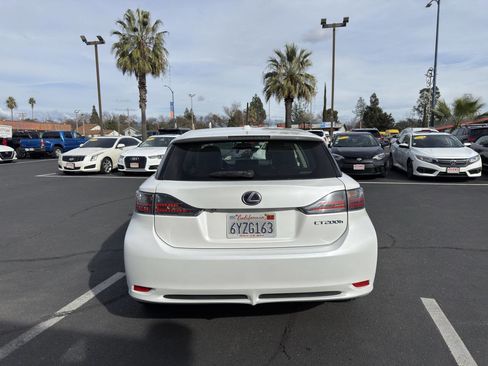 Used 2013 Lexus CT 200h w/ Premium Pkg w/Navigation image 4
