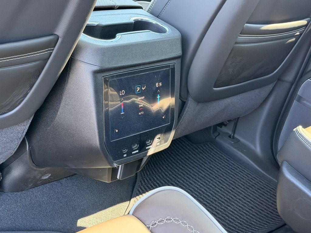 New 2026 GMC Yukon XL Denali Ultimate AWD/4WD image 38