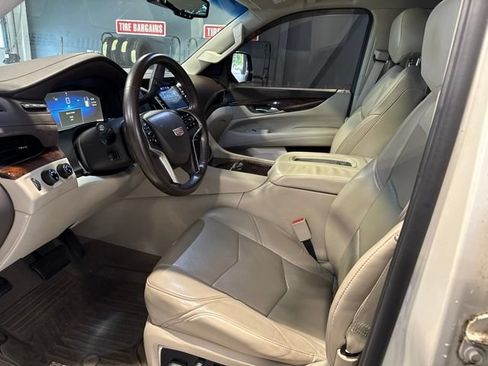 Used 2015 Cadillac Escalade Luxury AWD/4WD image 24