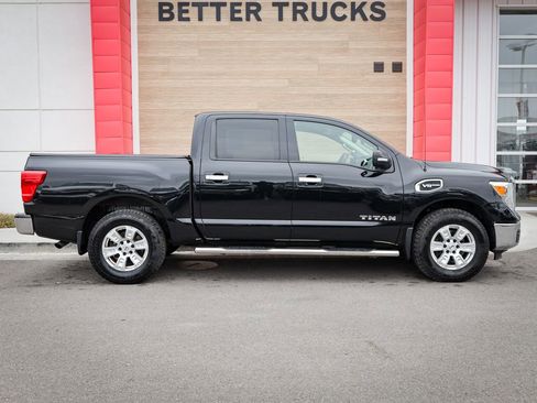Used 2017 Nissan Titan SV AWD/4WD image 2