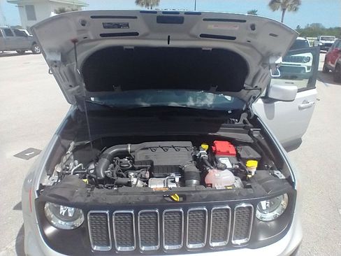 Used 2020 Jeep Renegade Latitude w/ Cold Weather Group FWD image 16