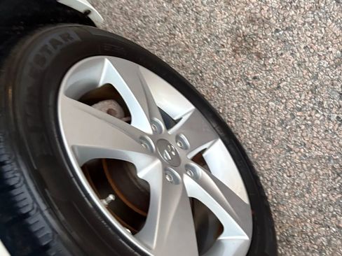 Used 2013 Hyundai Elantra GLS image 27