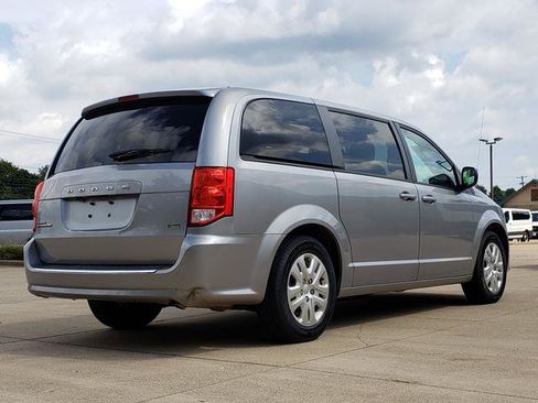 Used 2018 Dodge Grand Caravan SE w/ UConnect Hands-Free Group FWD image 6