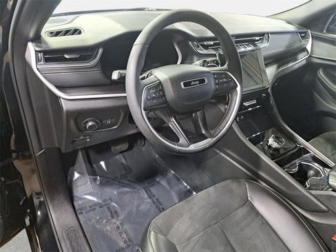 Certified 2023 Jeep Grand Cherokee Altitude image 17