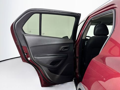 Used 2016 Chevrolet Trax LT image 24