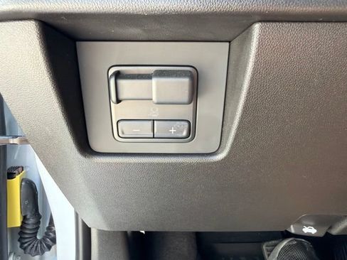 Used 2024 Chevrolet Colorado Z71 w/ Z71 Convenience Package 2 AWD/4WD image 24