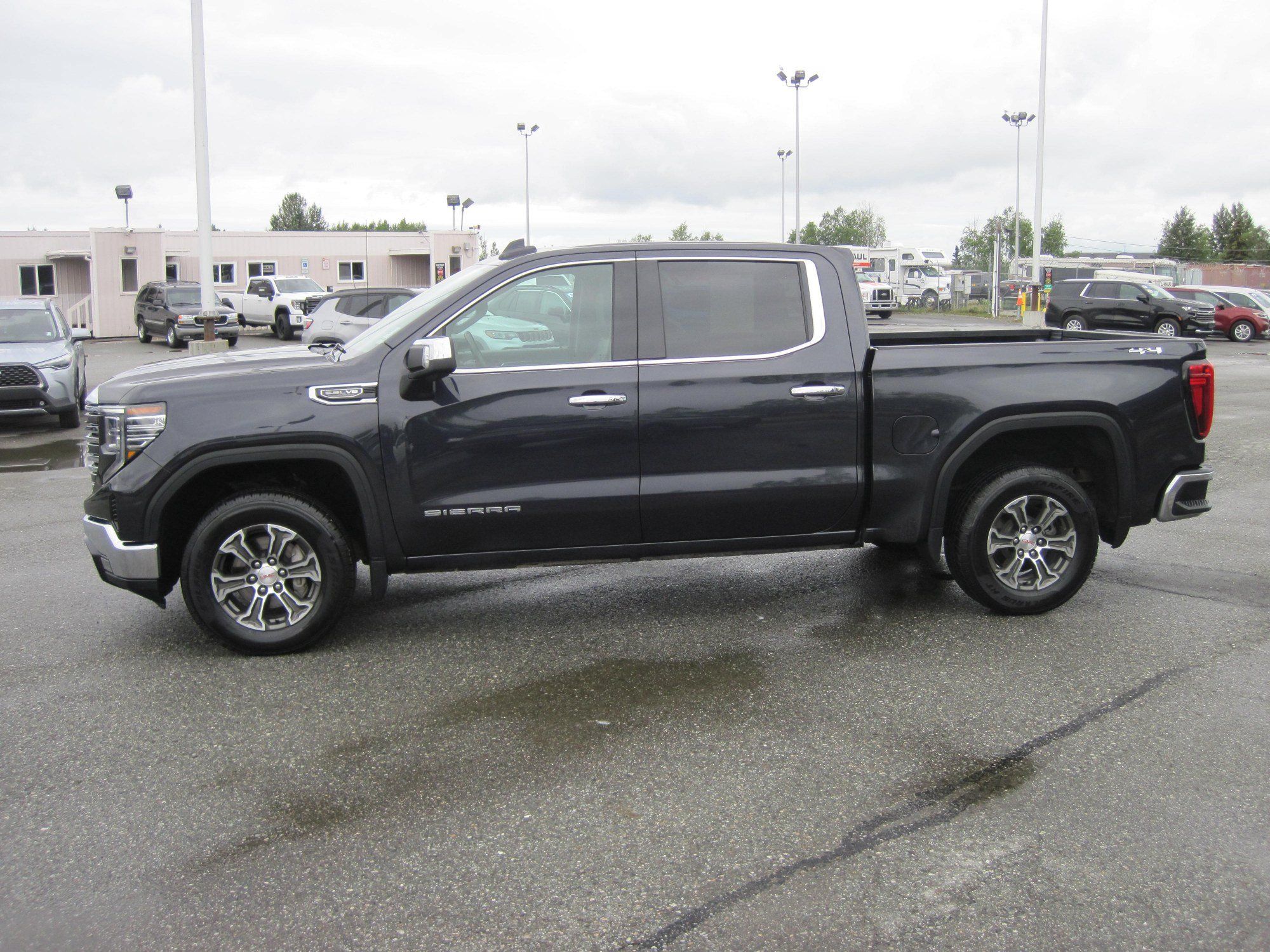 Used 2025 GMC Sierra 1500 SLT AWD/4WD image 7