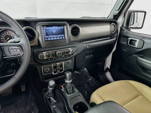 Used 2023 Jeep Gladiator Willys image 22