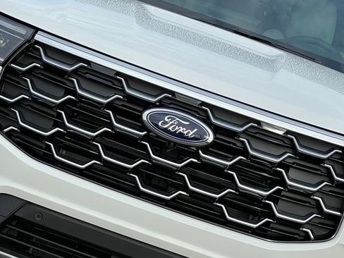 New 2026 Ford Explorer Platinum w/ LUX Leather Package AWD/4WD image 3