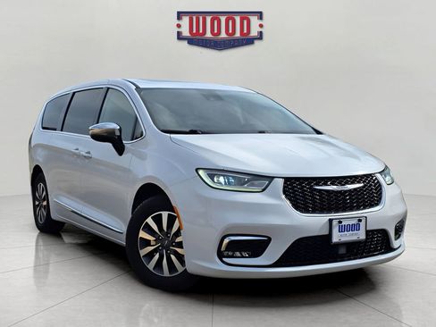 Used 2023 Chrysler Pacifica Limited FWD image 1