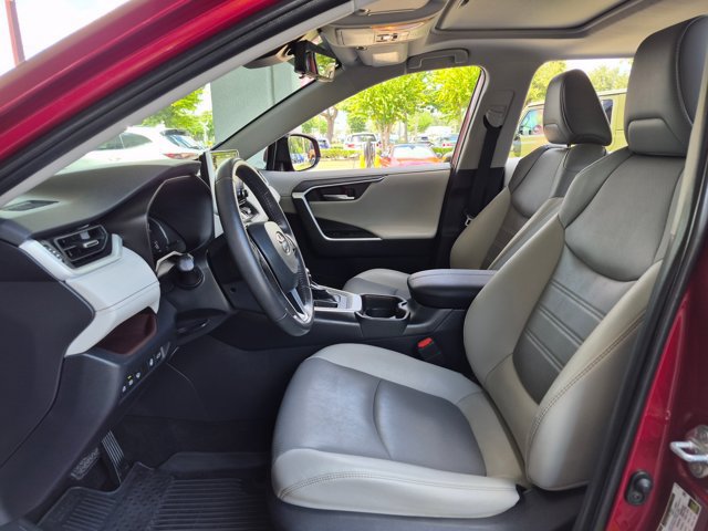 Used 2019 Toyota RAV4 Limited w/ Cold Weather Package FWD image 15