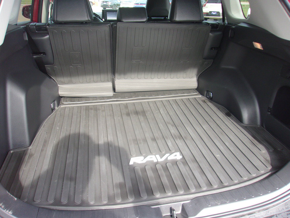 Used 2021 Toyota RAV4 XLE Premium AWD/4WD image 19