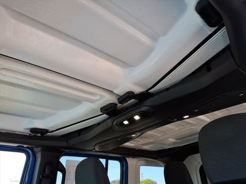 Used 2025 Jeep Wrangler Unlimited Rubicon AWD/4WD image 5