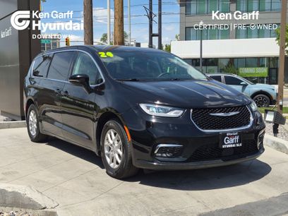 Used 2024 Chrysler Pacifica Touring-L