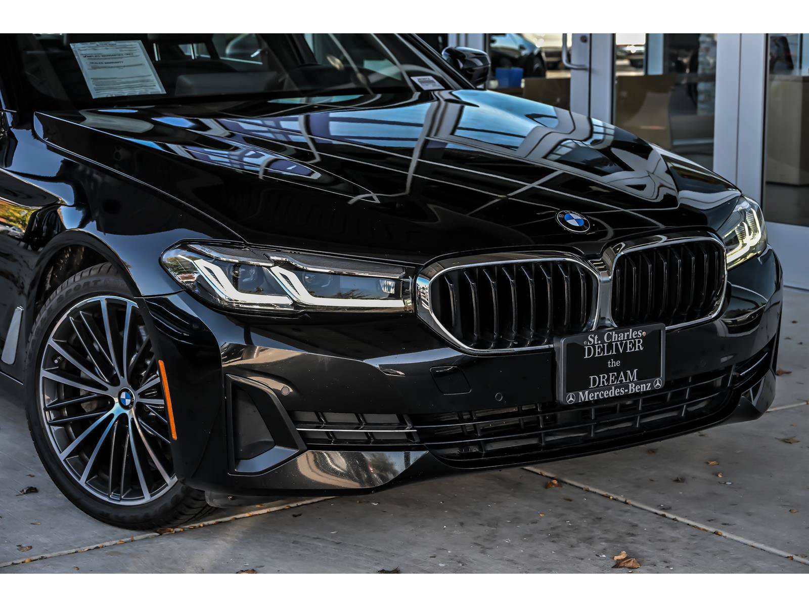 Used 2022 BMW 530i xDrive w/ Premium Package AWD/4WD image 2