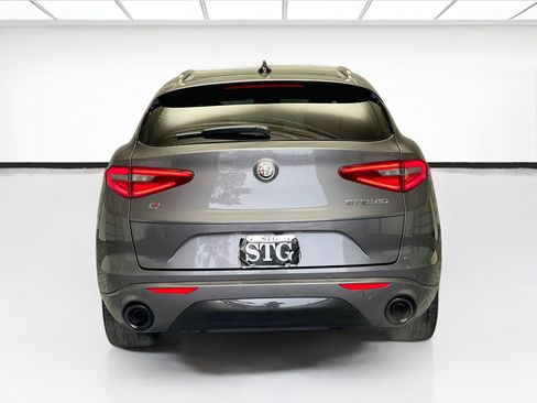 Used 2022 Alfa Romeo Stelvio Veloce image 5