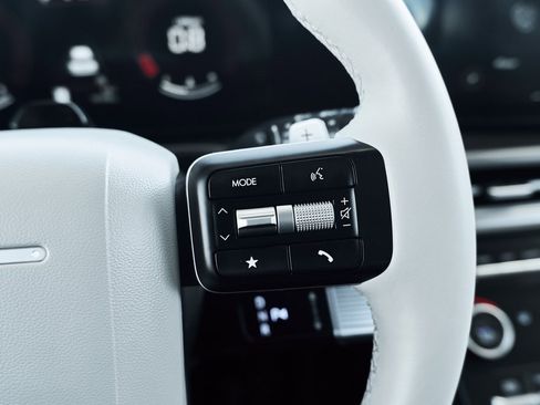 Used 2025 Hyundai Santa Fe SEL image 38