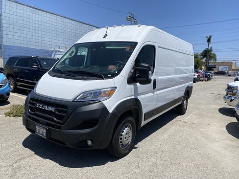 Used 2024 RAM ProMaster 2500 w/ Safety Group FWD image 2