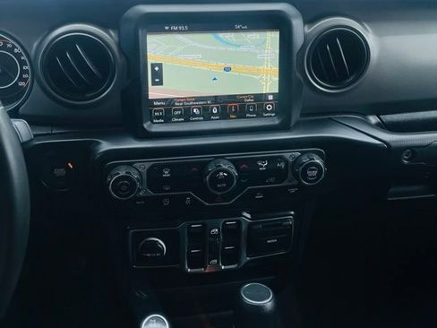 Used 2023 Jeep Gladiator Sport image 9