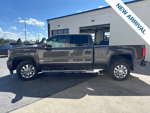 Used 2016 GMC Sierra 2500 Denali w/ Duramax Plus Package AWD/4WD image 4