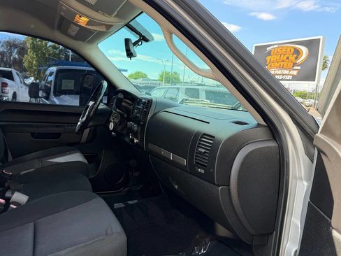 Used 2010 GMC Sierra 2500 SLE w/ Suspension Package, Off-Road image 33