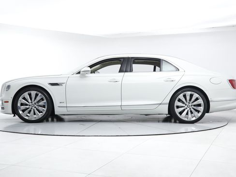 Used 2022 Bentley Flying Spur Plug-In Hybrid AWD/4WD image 2