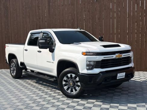 Used 2024 Chevrolet Silverado 2500 Custom w/ Custom Value Package AWD/4WD image 9