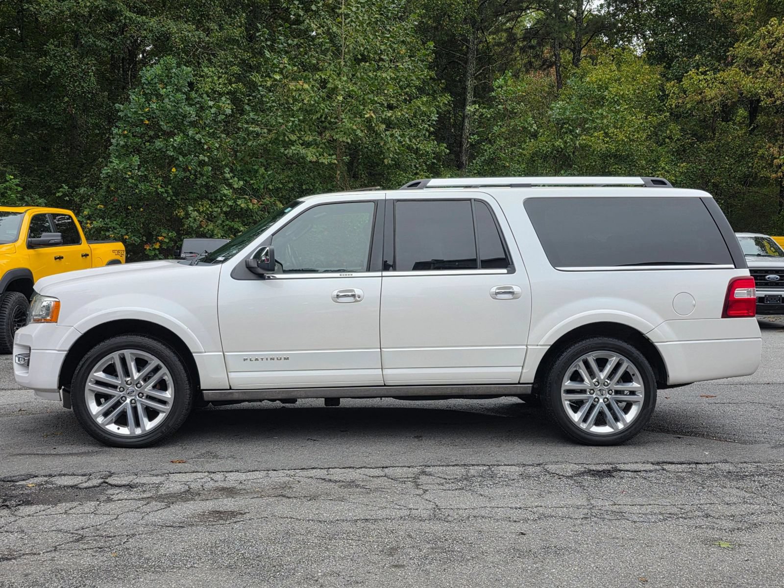 Used 2017 Ford Expedition EL Platinum RWD image 4