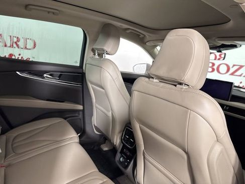 Used 2023 Lincoln Nautilus Reserve image 19