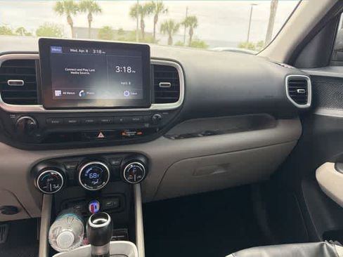 Used 2022 Hyundai Venue SEL image 20