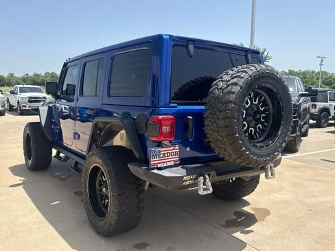 Used 2018 Jeep Wrangler Unlimited Sahara AWD/4WD image 3