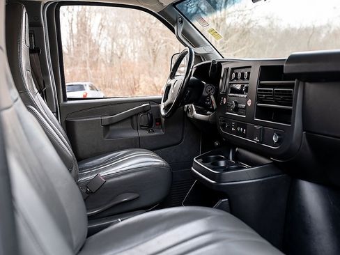 Certified 2022 Chevrolet Express 2500 Extended w/ Driver Convenience Package image 32