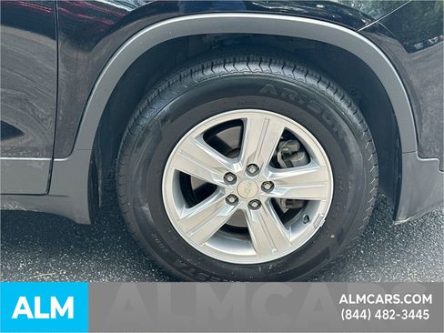 Used 2019 Chevrolet Trax LS FWD image 14
