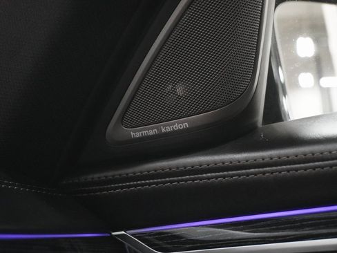 Used 2021 BMW 750i xDrive w/ Executive Package image 37