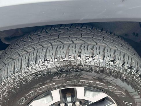 Used 2016 Toyota Tacoma TRD Off-Road w/ Premium & Technology Package AWD/4WD image 6