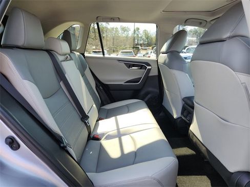 Used 2019 Toyota RAV4 Limited image 15